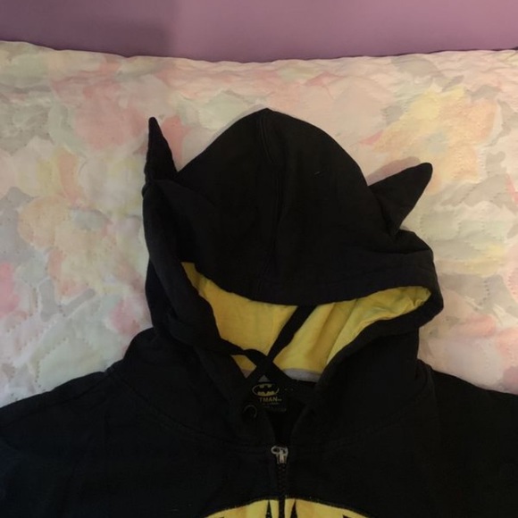 Classic Batman Black and Yellow jacket - Picture 3 of 4